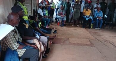 De Deur SAPS engages Tshepong community