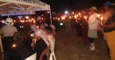Community gathers for R59 victims Candle-Light Memorial