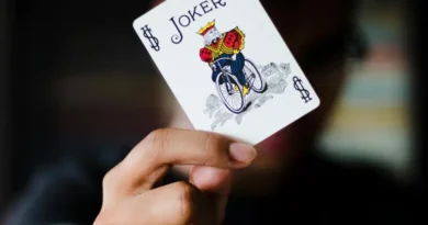 Click, scroll, lose – odds stacked against students who bet online Click, scroll, lose – odds stacked against students who bet online